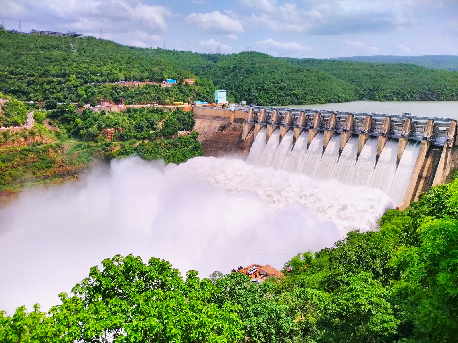Day 01: Hyderabad – Srisailam  (240 km | Approx. 4–5 hrs one way)